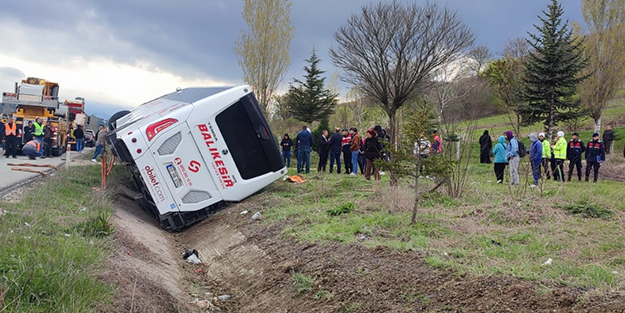 Yolcu otobüsü devrildi! Yaralılar var