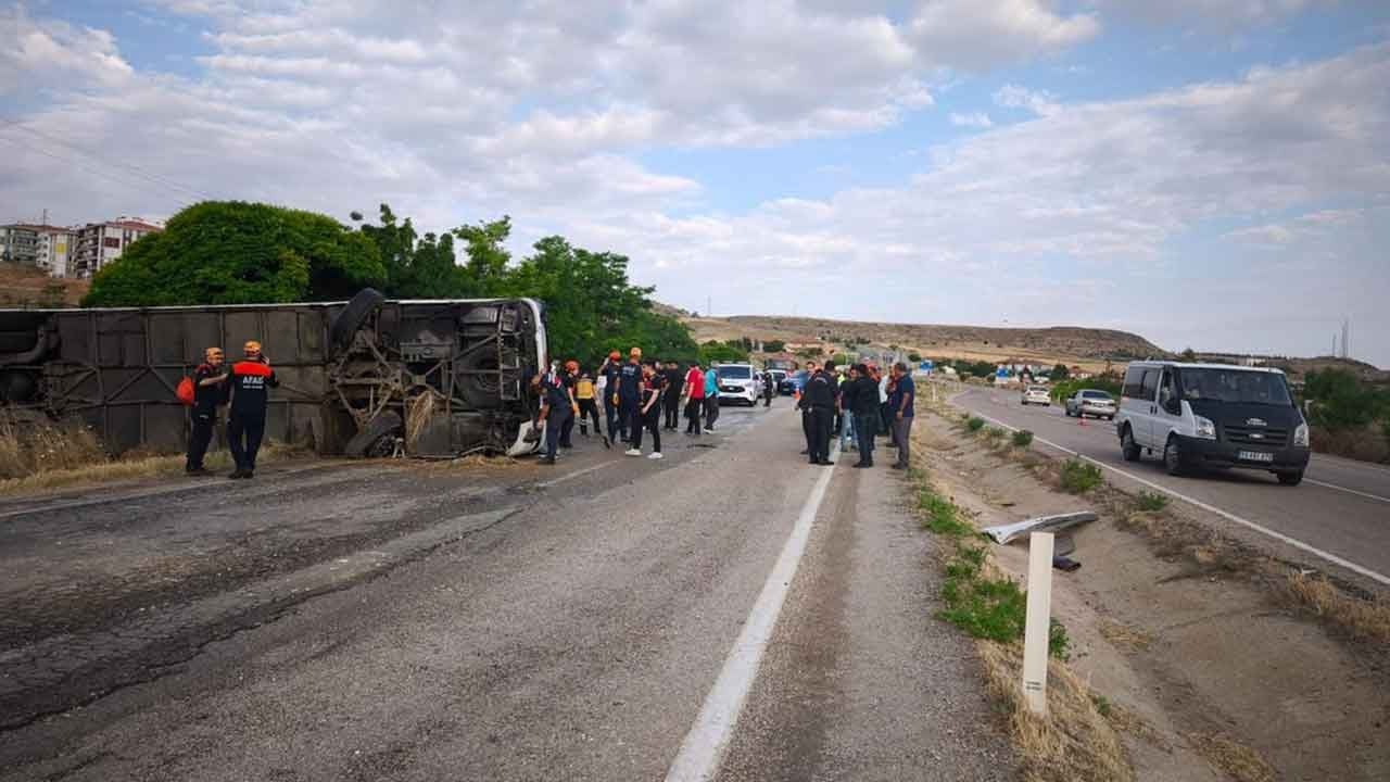 Yolcu otobüsü feci kazaya karıştı: Çok sayıda yaralı var