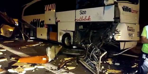 Yolcu otobüsü ile belediye aracı çarpıştı! Yaralılar var