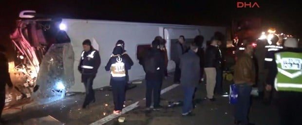 Yolcu otobüsü ile kamyon çarpıştı: 1 ölü, 17 yaralı