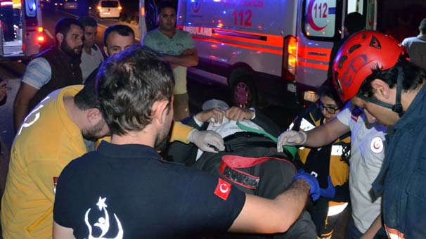 Yolcu otobüsü ile otomobil çarpıştı! 3 yaralı