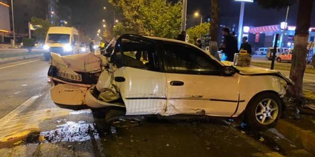 Yolcu otobüsü ile otomobilin çarpıştı