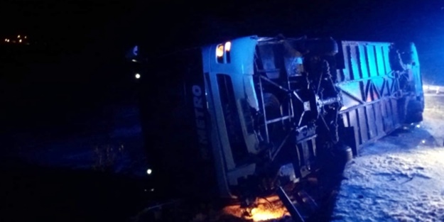 Yolcu otobüsü kaza yaptı: Çok sayıda yaralı var