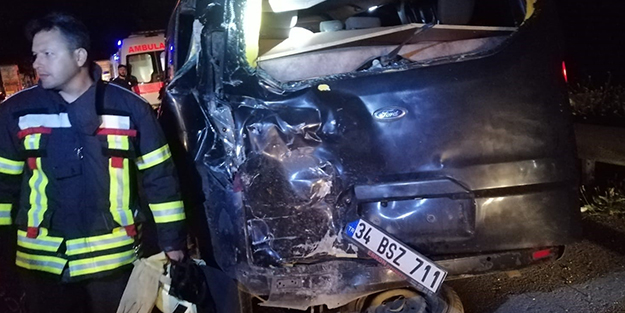 Yolcu otobüsü minibüse çarptı: 8 yaralı