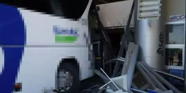 Yolcu otobüsü otogara daldı