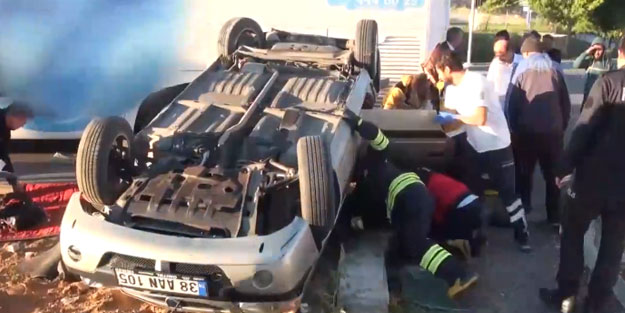 Yolcu otobüsü otomobile çarptı! Yaralılar var