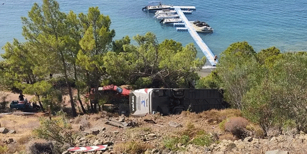 Yolcu otobüsü şarampole devrildi