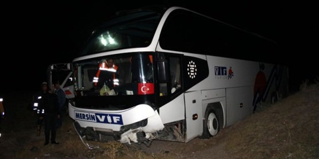 Yolcu otobüsü şarampole düştü: 18 yaralı
