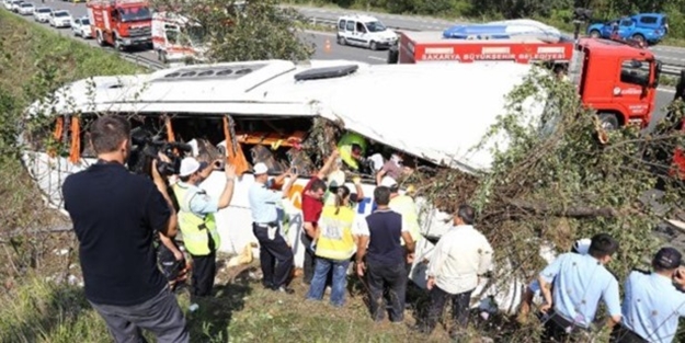 Yolcu otobüsü şarampole yuvarlandı çok sayıda yaralı var