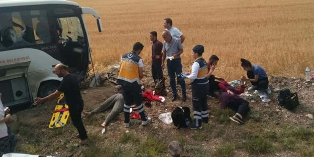 Yolcu otobüsü tarlaya girdi: 1 ölü, 16 yaralı!