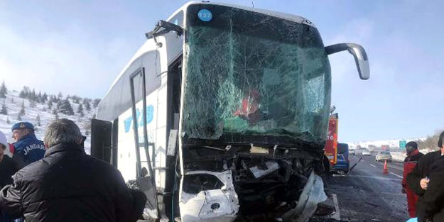 Yolcu otobüsü TIR'a arkadan çarptı! Ölü ve yaralılar var