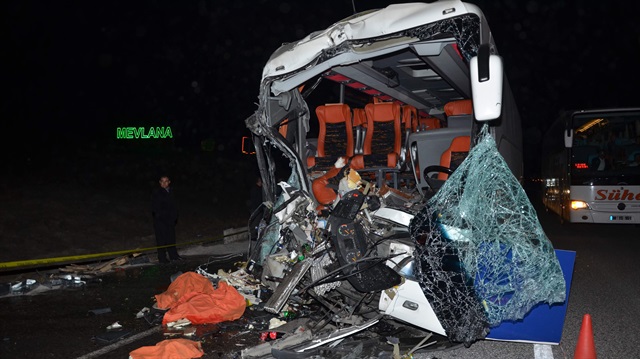 Yolcu otobüsü TIR’la çarpıştı: 1 ölü 29 yaralı