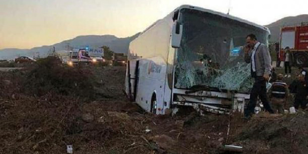 Yolcu otobüsü tırla çarpıştı! Yaralılar