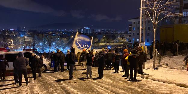 Yolcu otobüsü yan yattı! Yolcular şoföre tepki gösterdi