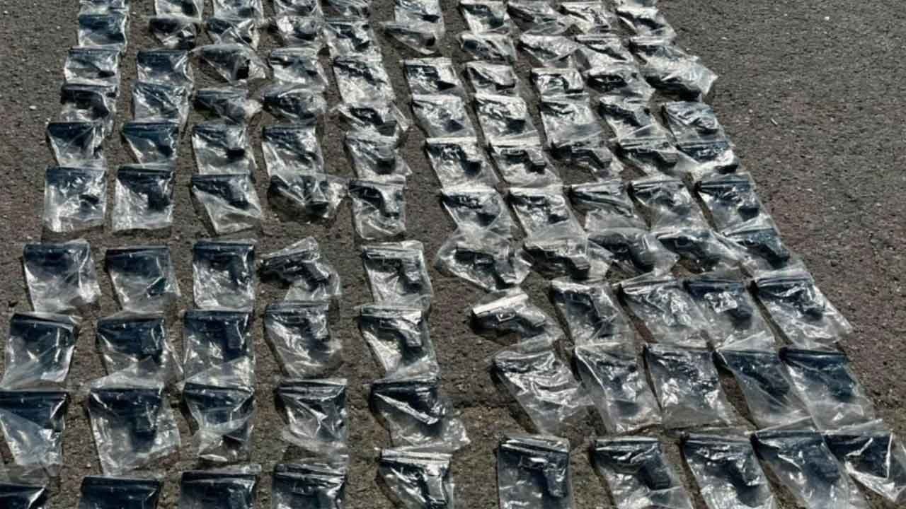 Yolcu otobüsünde akılalmaz cephanelik! Polis gizli bölmeyi açınca gözlerine inanamadı!