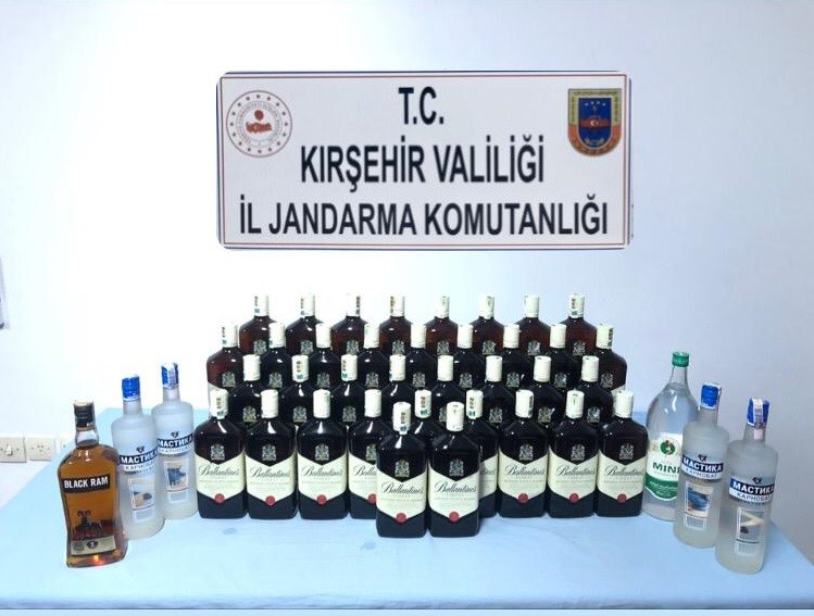 Yolcu otobüsünde kaçak içki operasyonu 