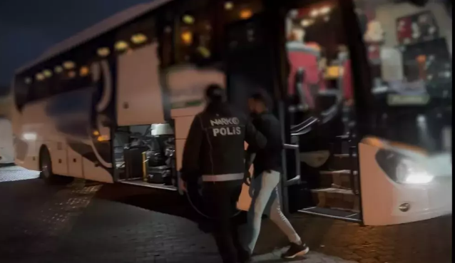 Yolcu otobüsünde valizden zehir fışkırdı! Kirli ellerde biri daha yakalandı