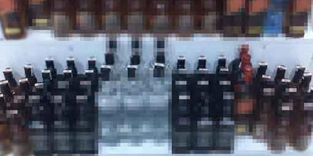 Yolcu otobüsünde yüzlerce şişe kaçak içki ele geçirildi