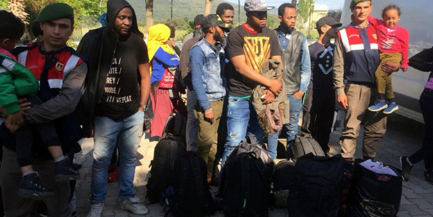 Yolcu otobüsünden 22 göçmen çıktı!