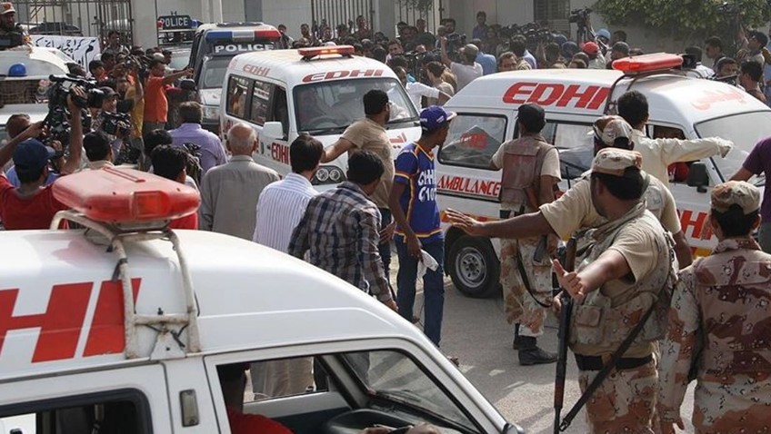 Yolcu otobüsüne terör saldırısı! Durdurup yolcuları taradılar!