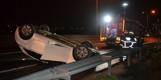 Yolcu otobüsüyle çarpışan otomobil takla attı