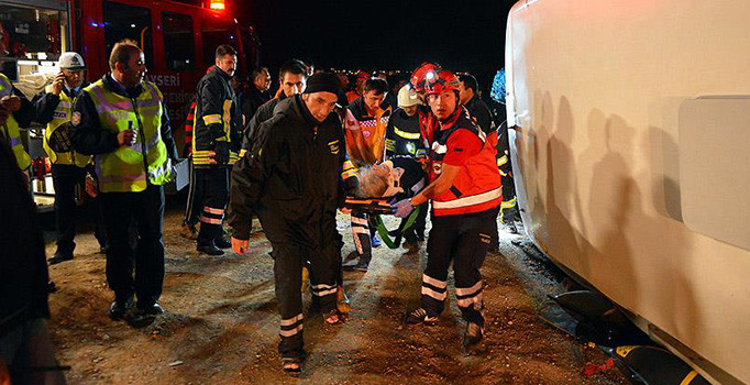 Yolcu şoföre saldırdı: 19 yaralı