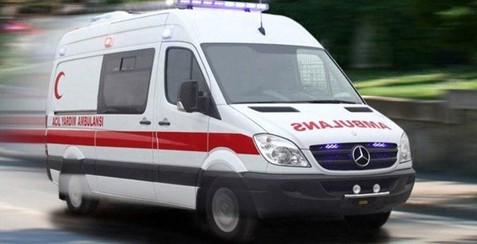 Yolcu treni ile otomobil çarpıştı: 3 ölü 3 yaralı