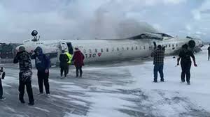 Yolcu uçağı iniş sırasında takla attı