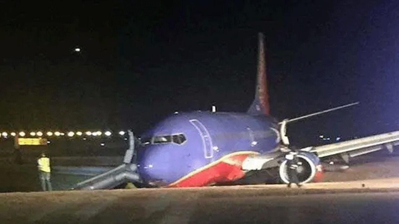 Yolcu uçağı pistten çıktı