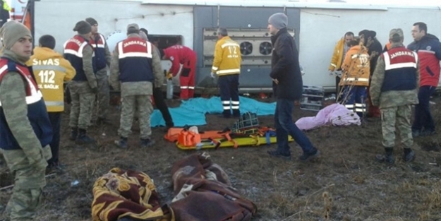 Yolcu otobüsü devrildi: 9 ölü!