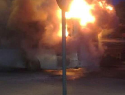 Yolcular içerideyken otobüs yanmaya başladı