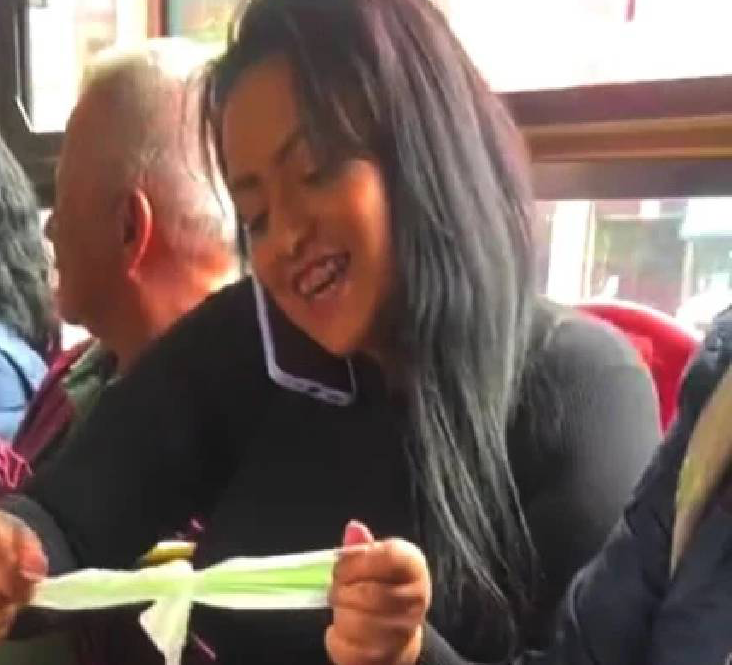 Yolcular şaşkına döndü! Halk otobüsünde büyük rezillik! Yuh artık be, yuh