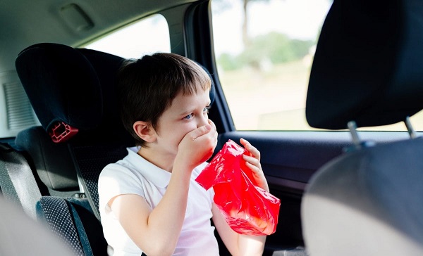 Yolculuk sırasında mide bulantısı yaşamamak için neler yapılmalı?