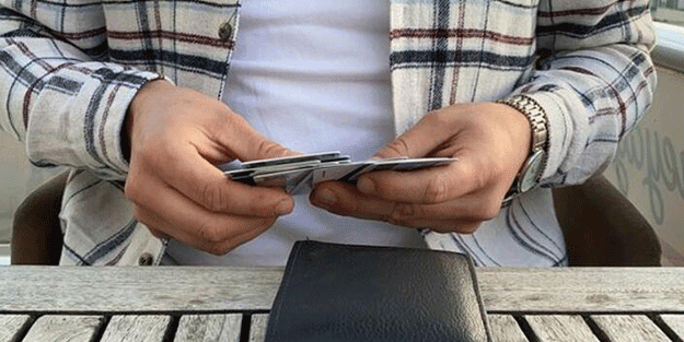 Yolda buldukları temassız kredi kartı ile market market dolaşıp alışveriş yaptılar