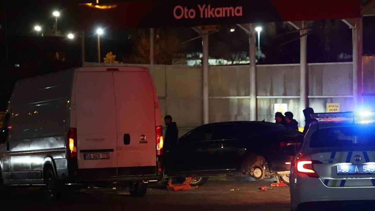 Yolda oluşan çukurlar, 5 aracı yolda bıraktı