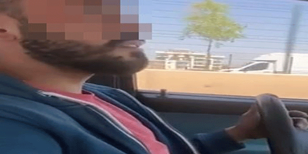 Yolda yaptığı pes dedirtti! Araba giderken direksiyonu yerinden söktü