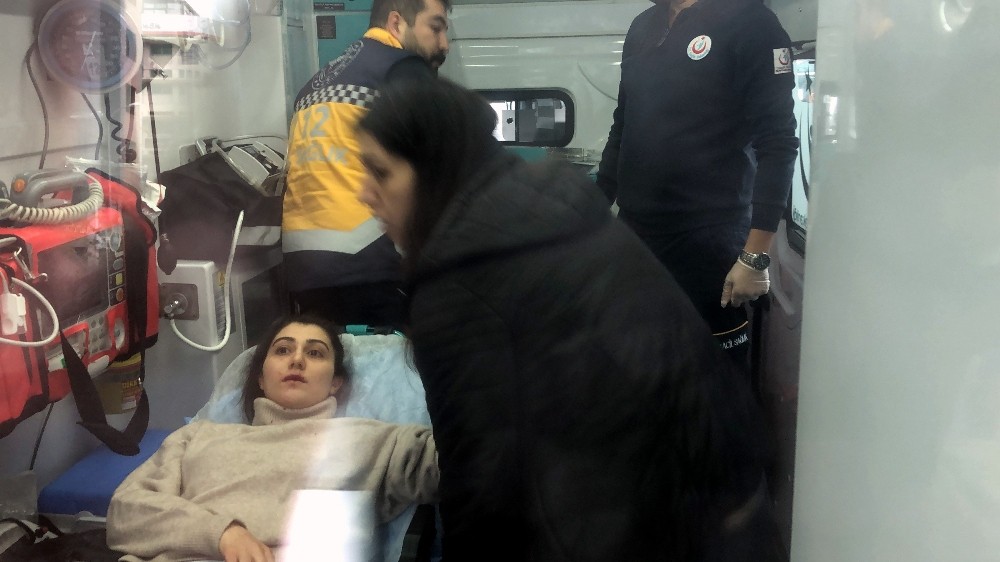 Yolda yürürken tanımadığı adamın saldırısına uğradı 