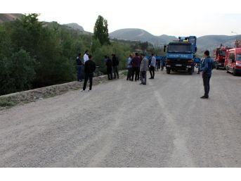 Yolda zikzak yaparken Yeşilırmak’a uçtular