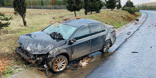 Yoldaki buzlanma araca takla attırdı! İşte o kaza
