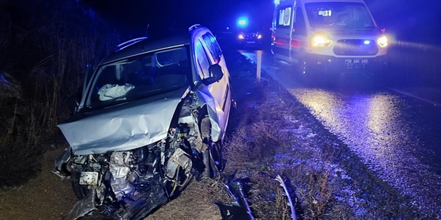 Yoldan çıkan araç su kanalına düştü: Yaralılar var