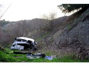 Yoldan çıkan otomobil çaya uçtu: 1 ölü, 1 yaralı
