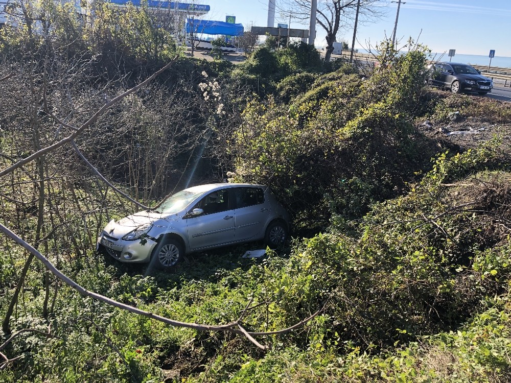 Yoldan çıkan otomobil fındık tarlasına uçtu: 1 yaralı 