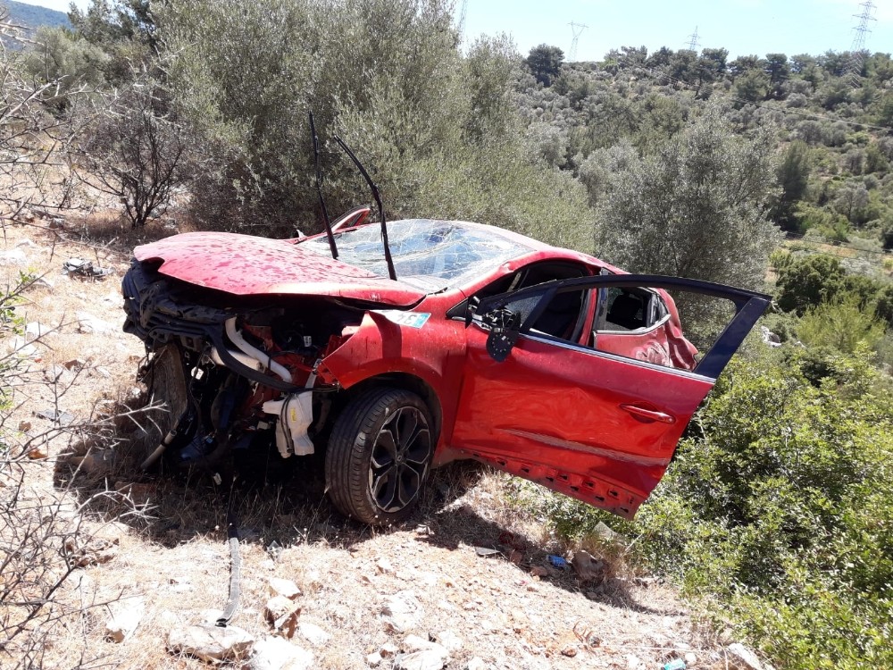 Yoldan Çıkıp Ormanlık Alana Uçtu 