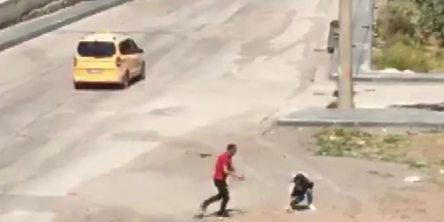 Yoldan geçen kadının boğazını sıkıp saçını çekti!
