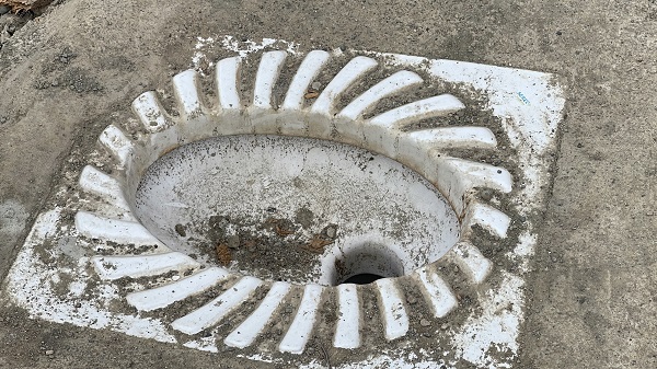 Yoldan geçenler bu taşın sırrını çözemiyor