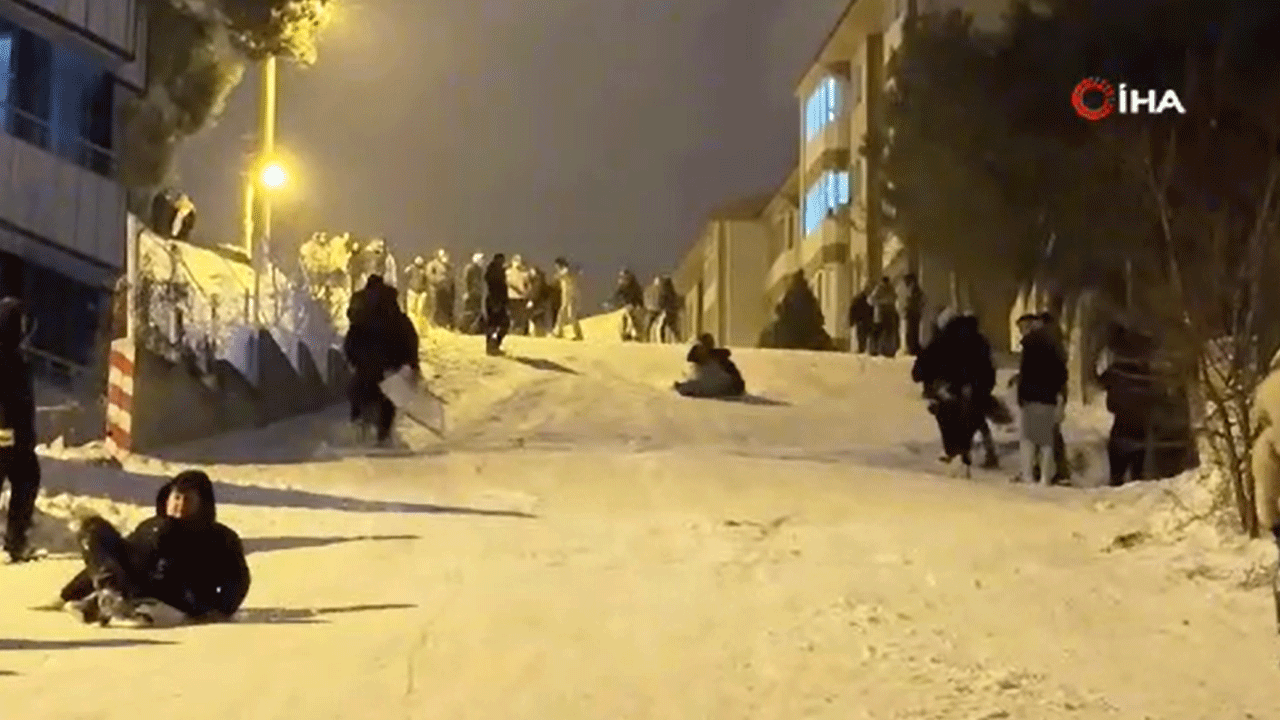 Yolları kayak pistine çevirdiler