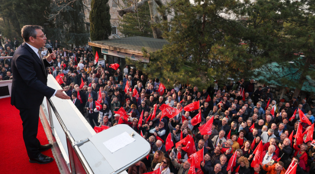 Yolsuzluğun üzerini örtmek için bütün tuşlara bastı! Özgür Özel milleti germeye devam ediyor! “Her hafta yapacağız”