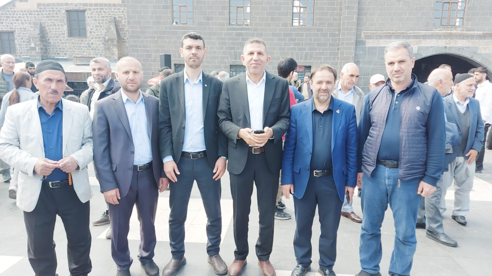 Yolsuzluk soruşturmasına Diyarbakır'dan tam destek