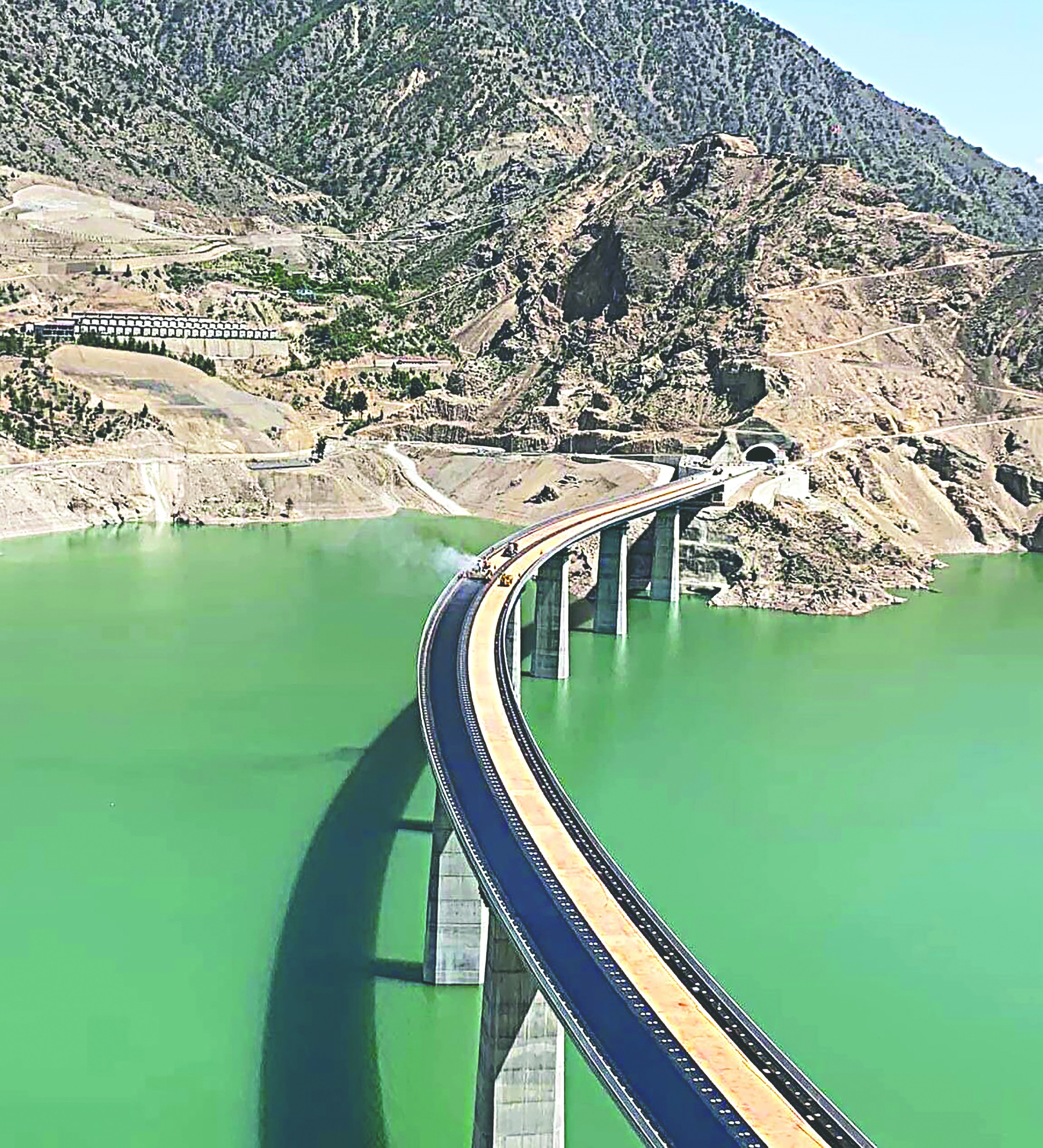 Yolu 16 km kısaltacak Yusufeli’ndeki 685 metrelik viyadük haziranda açılıyor