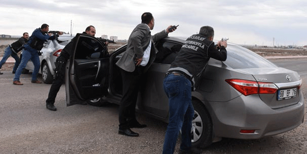 Yolu kesip beklediler! Flaş fotoğraflar geldi…